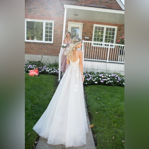 Monique Lhuillier Severine Wedding Dress - Picture 5 of 6